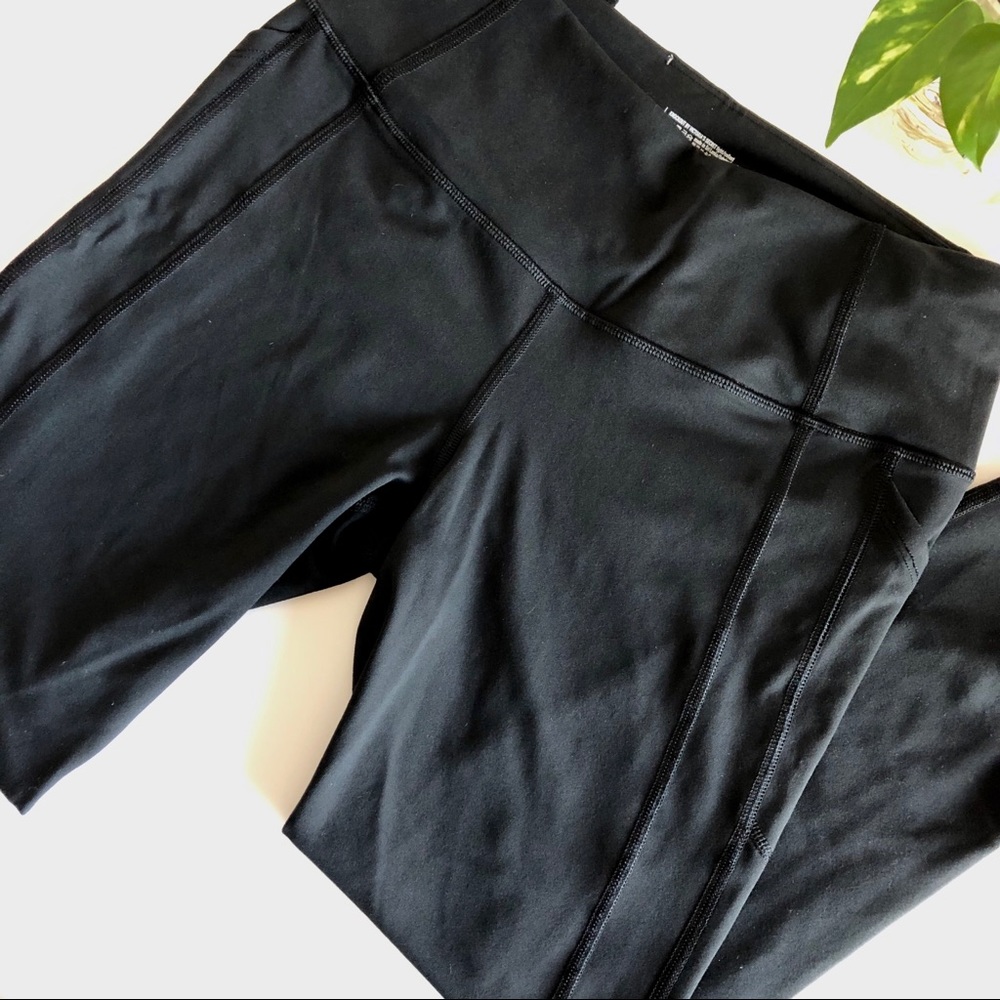 Victoria’s Secret Knockout Leggings Size Medium